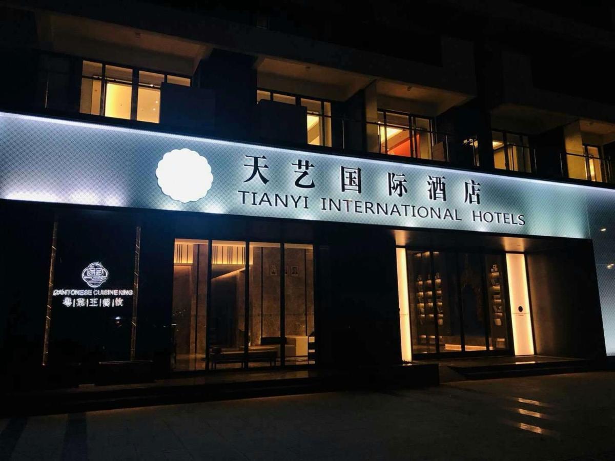 Tian Yi International Hotel 天艺国际酒店 Phnom Penh Dış mekan fotoğraf